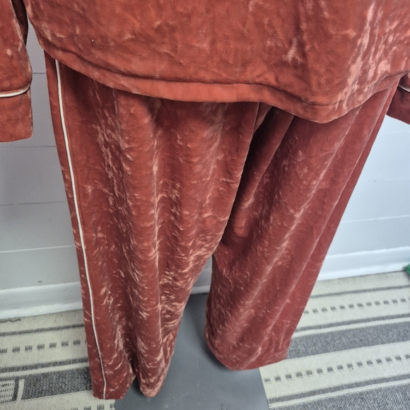 Aerie Crushed Velvet Pink Pajama Set Size XL - Picture 7 of 16